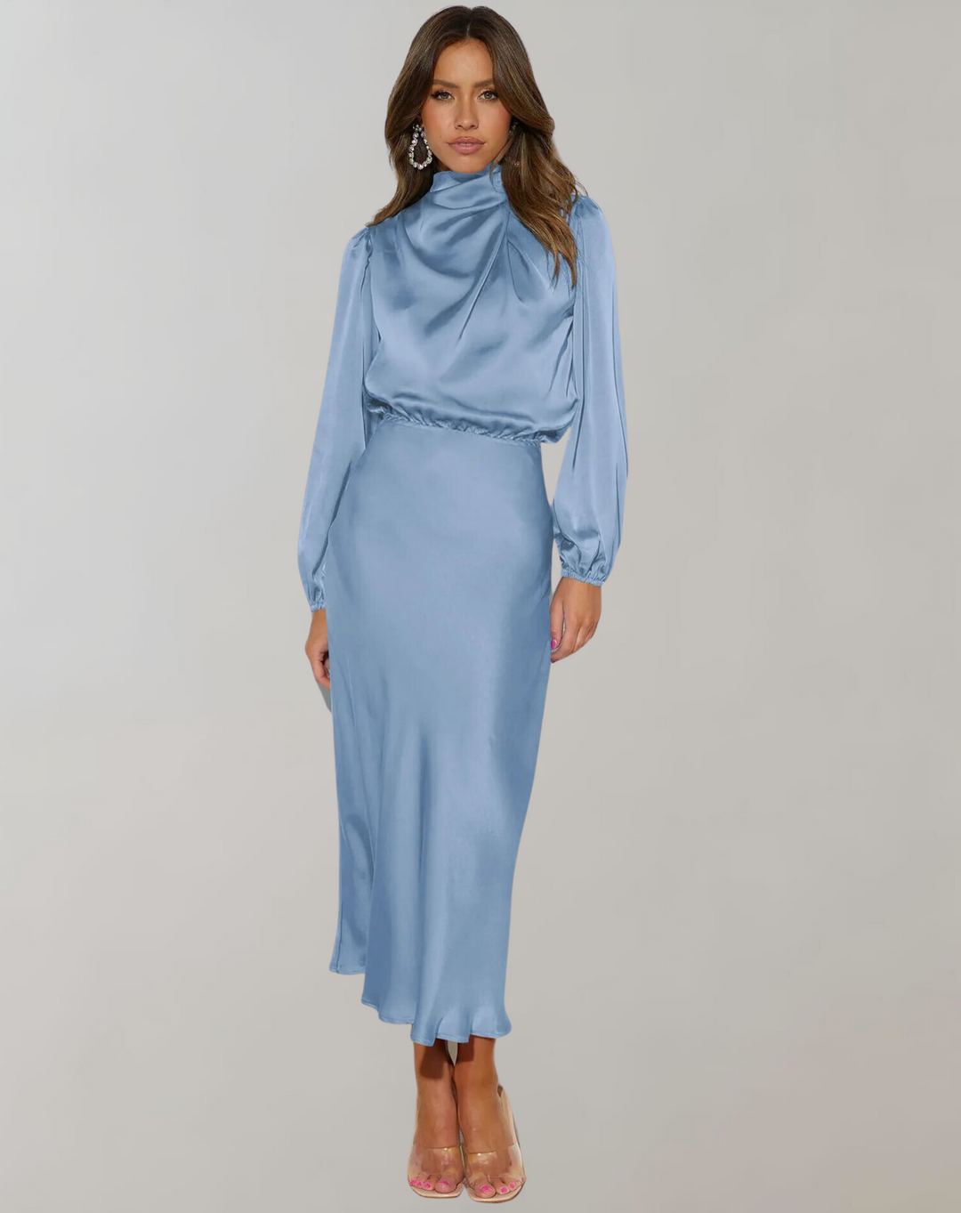 Robe de cocktail moderne pour femmes, manches longues. Design élégant qui sublime la silhouette pour toute soirée chic.