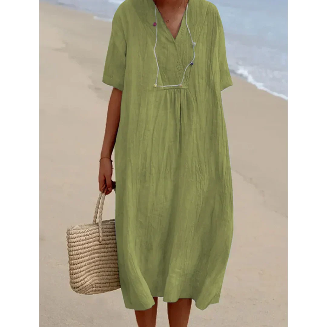 Robe fluide midi femme, idéale pour la plage et les journées d'été décontractées. Style moderne et confortable.