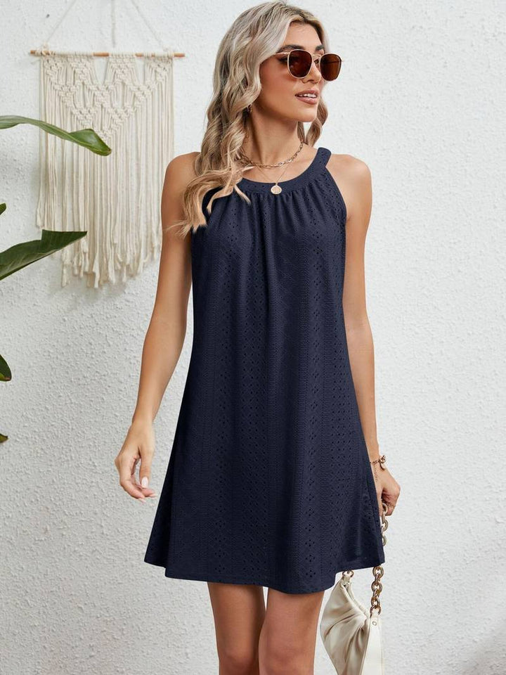Robe de plage fluide sans bretelles pour femme, élégante et confortable, parfaite pour l'été et les vacances.