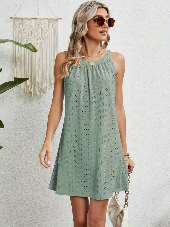 Robe d'été fluide pour femme, sans bretelles, élégance décontractée et style mode plage pour vos vacances.
