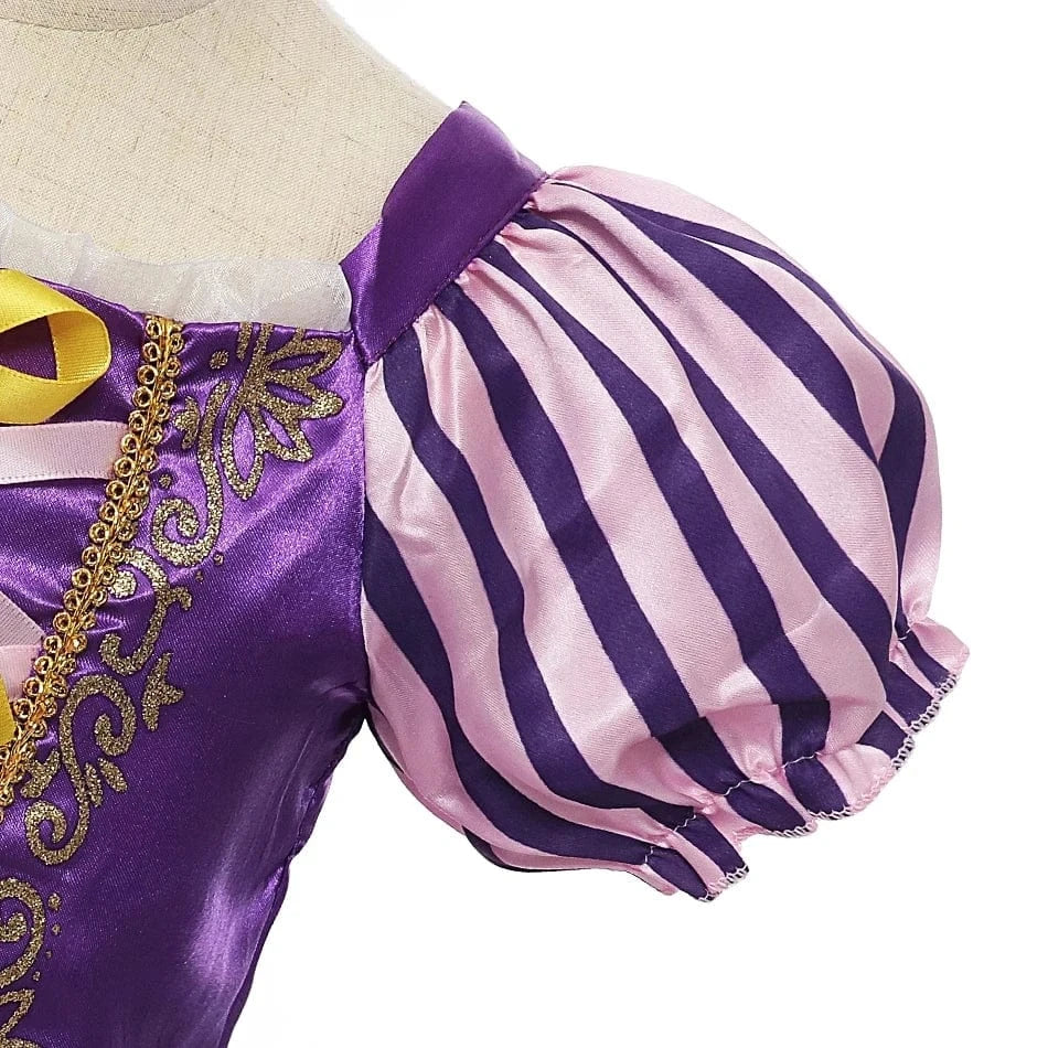 "Robe de princesse enfant violette Raiponce, détails dorés et manches bouffantes, costume parfait pour jouer et évènements sp
