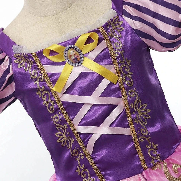 "Robe de princesse enfant violette Raiponce, détails dorés et manches bouffantes, costume parfait pour jouer et évènements sp
