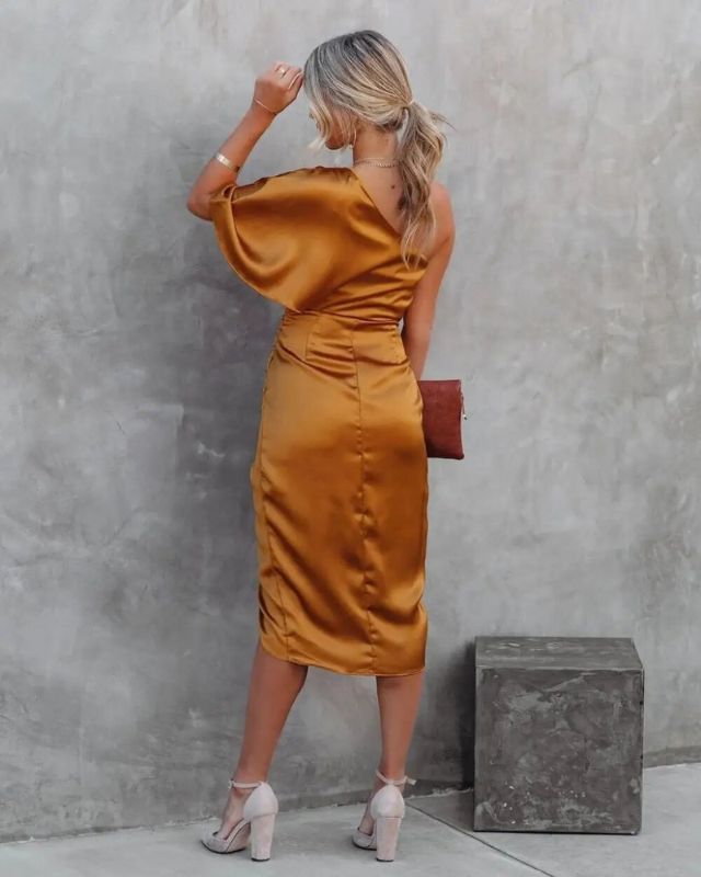 Robe longue Casiane, superbe pour événement formel, coupe élégante et tendance pour femme.