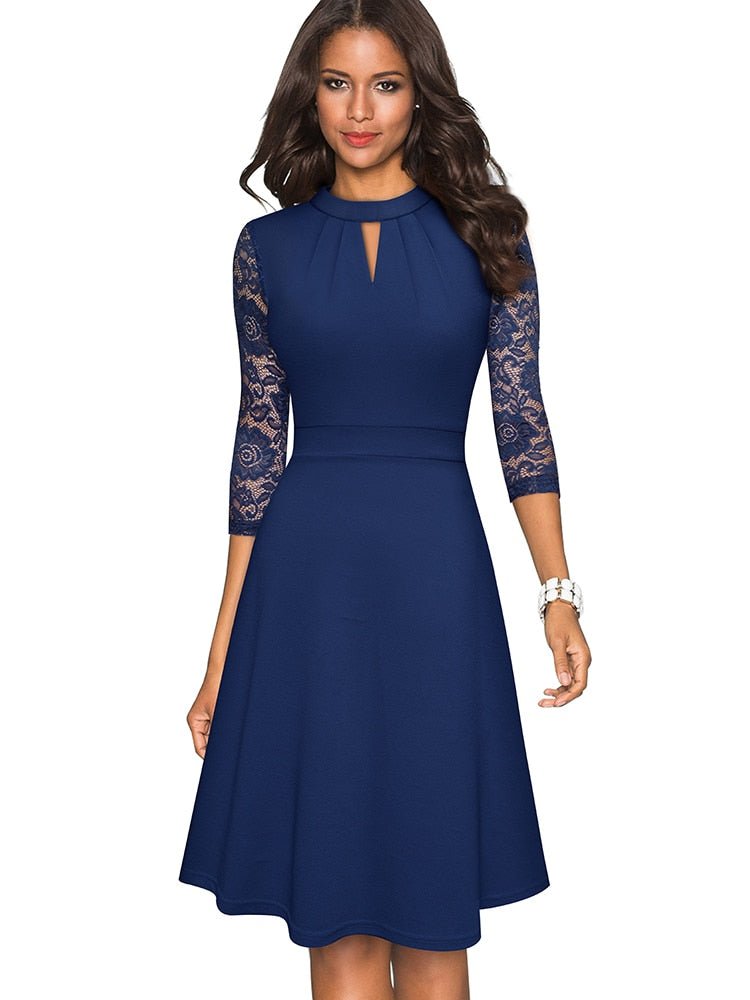 Superbe robe de soirée évidée pour femme, style chic et élégant, parfaite pour une cérémonie.