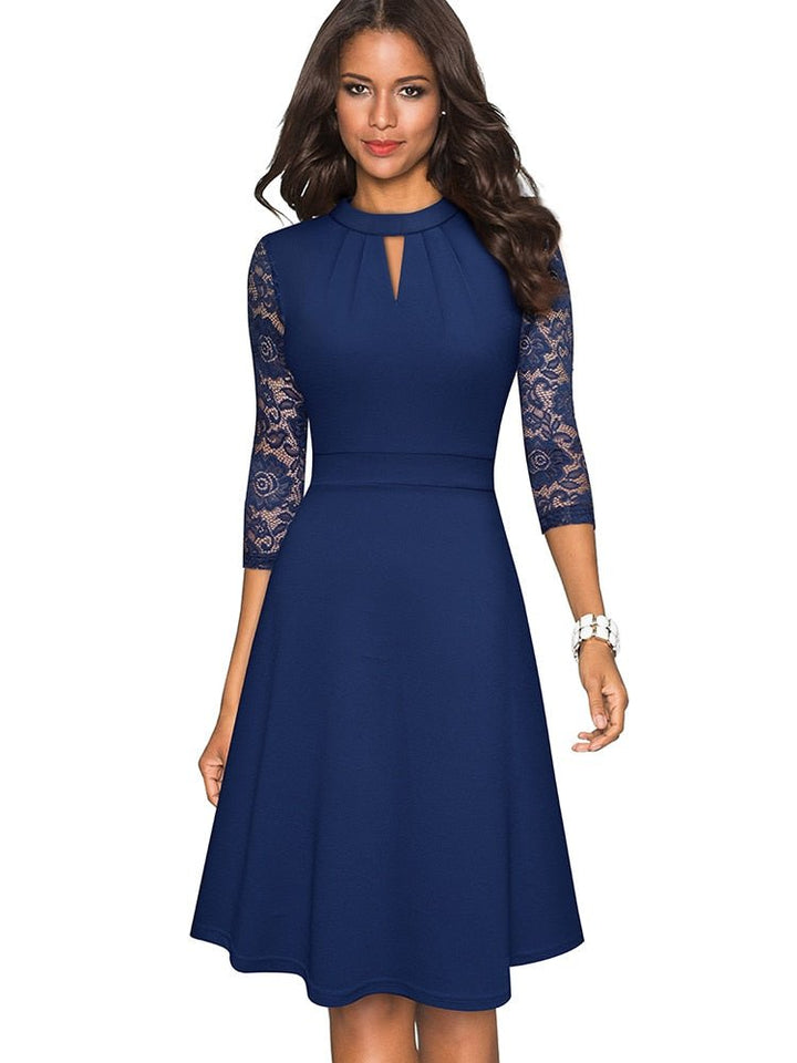 Superbe robe de soirée évidée pour femme, style chic et élégant, parfaite pour une cérémonie.