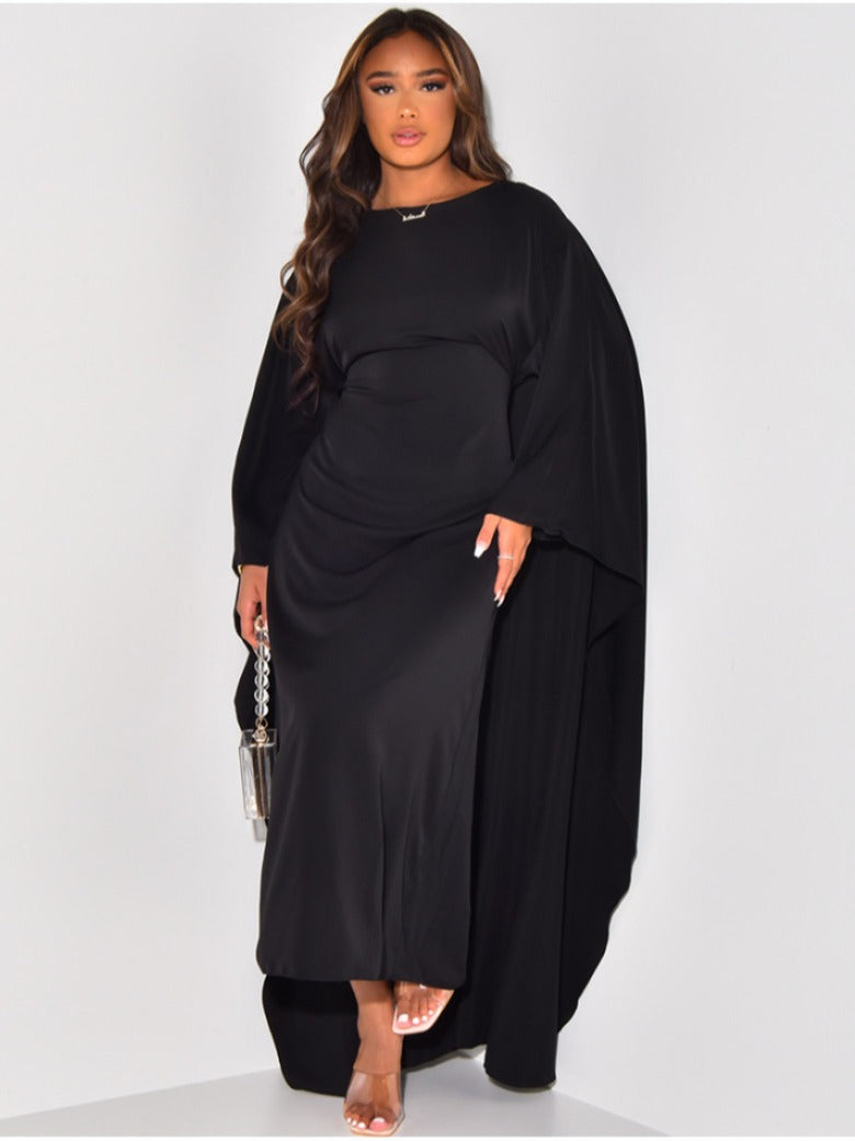 Manches chauve-souris uniques de cette robe de soirée élégante pour femme, idéale pour un look chic et moderne.
