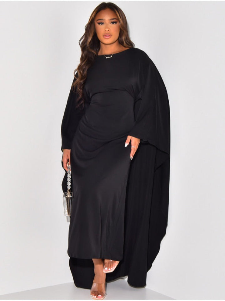Manches chauve-souris uniques de cette robe de soirée élégante pour femme, idéale pour un look chic et moderne.