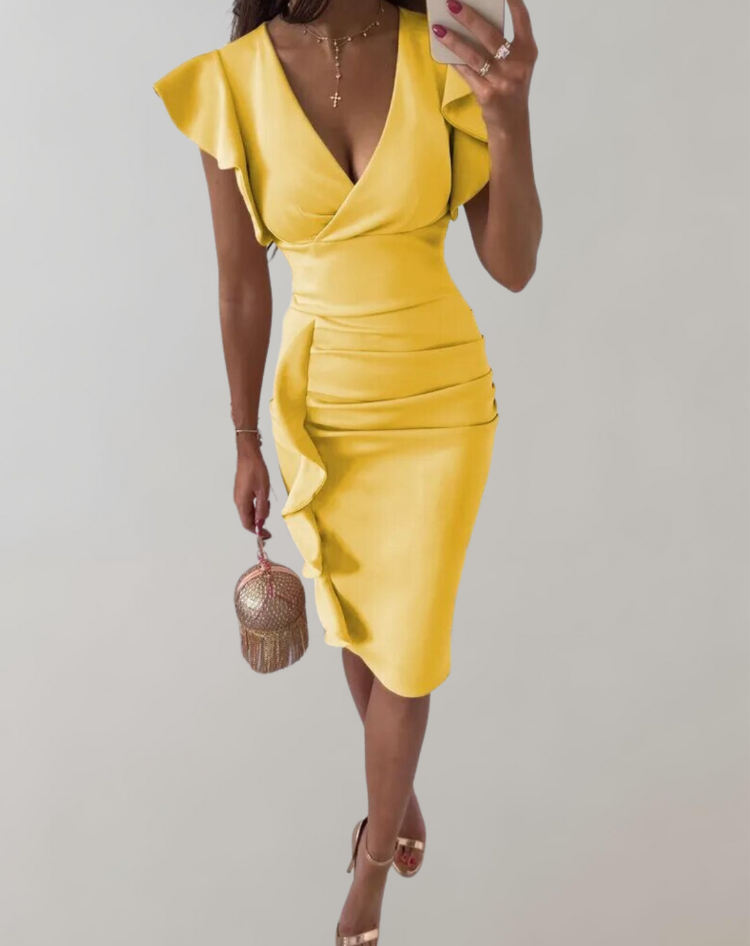 Nouvelle collection: Robe de soirée femme, design élégant, col haut, manches papillon. Tenue chic mode femme.