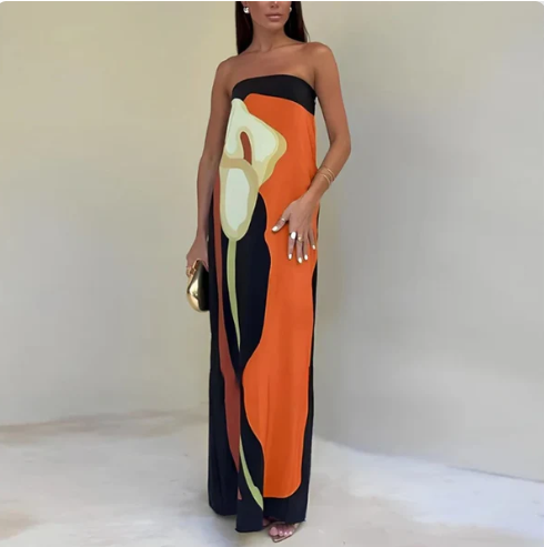 Robe de soirée bleue élégante pour femme, avec coupe flatteuse, pour un événement chic ou une fête.