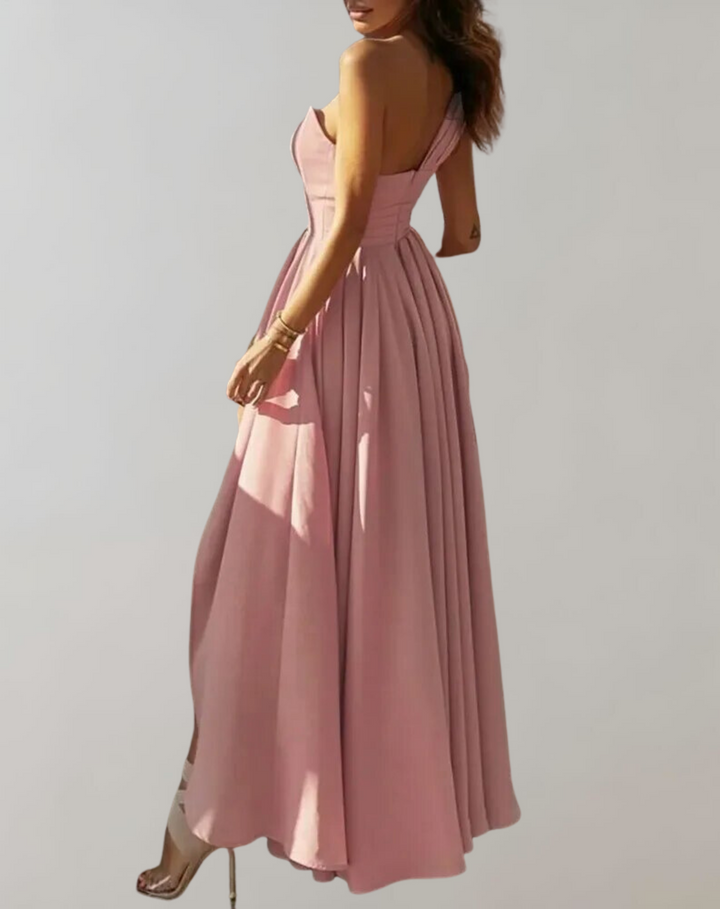 Magnifique robe de cocktail femme, disponible en rose ou rouge. Idéale pour un gala, style chic et tendance.