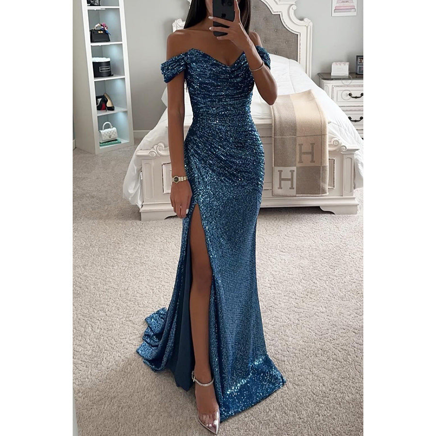 Silhouette élégante avec cette robe longue pailletée, décolletée et fendue, idéale pour femme glamour.