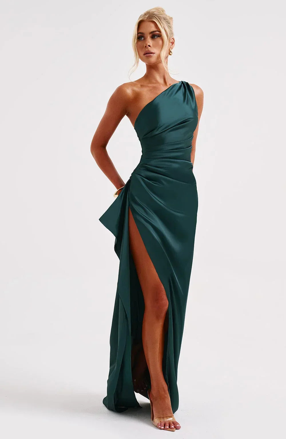 Robe de cocktail rouge, plissée, fendue. Asymétrique une épaule. Idéale soirée.