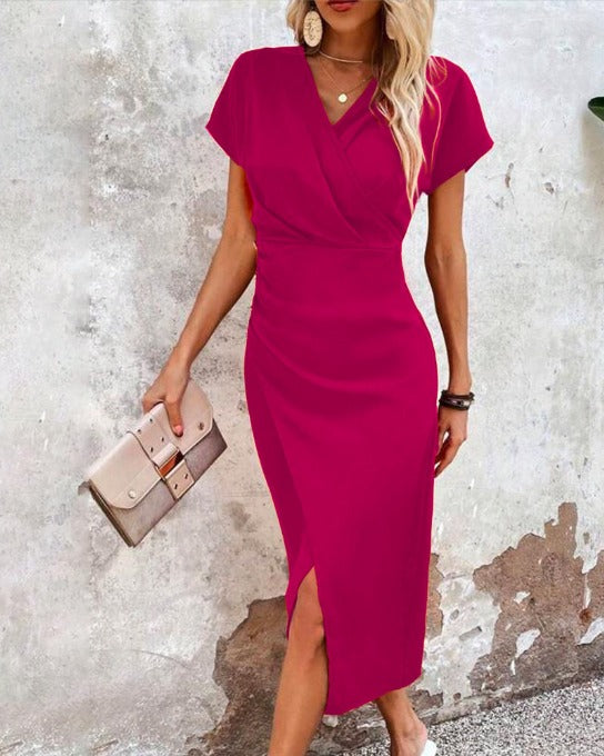 Robe de soirée fendue, élégante et chic. Coupe ajustée, décolleté en V. Idéale pour les occasions spéciales.