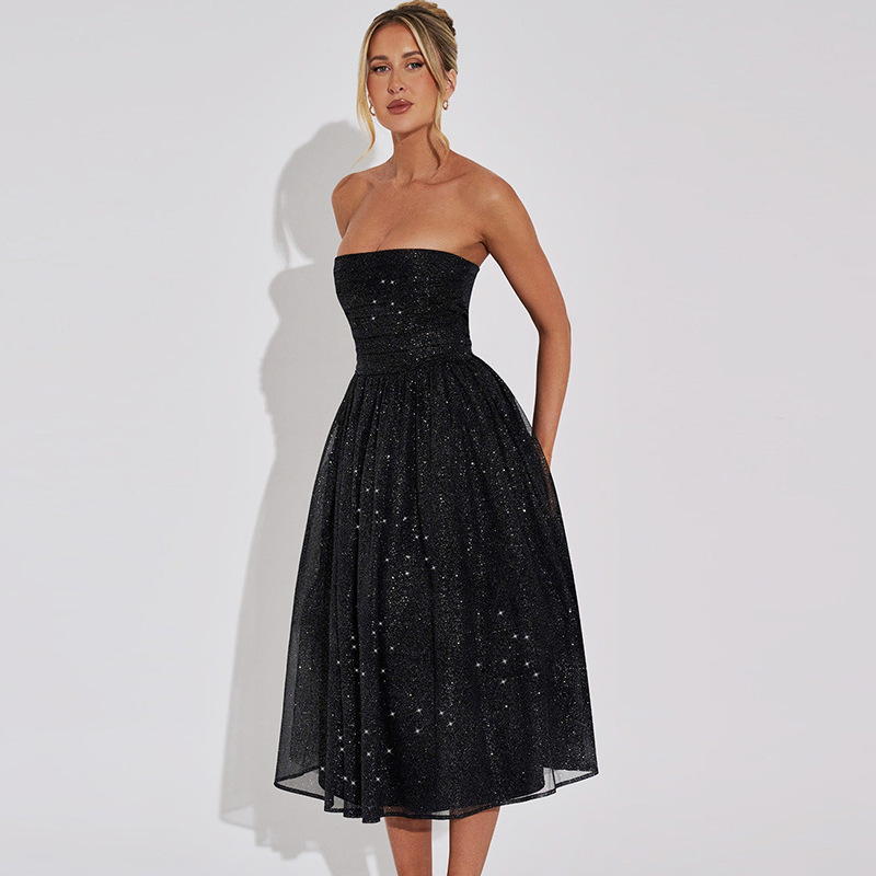 "Robe de soirée mi-longue dorée et noire sans bretelles pour femme, coupe cintrée et ornée de scintillements, allure élégante
