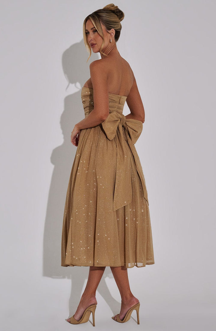 "Robe de soirée mi-longue dorée et noire sans bretelles pour femme, coupe cintrée et ornée de scintillements, allure élégante