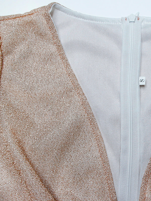 "Robe de soirée scintillante, longue avec manches élégantes, tissu brillant pour occasions spéciales, charme chic"