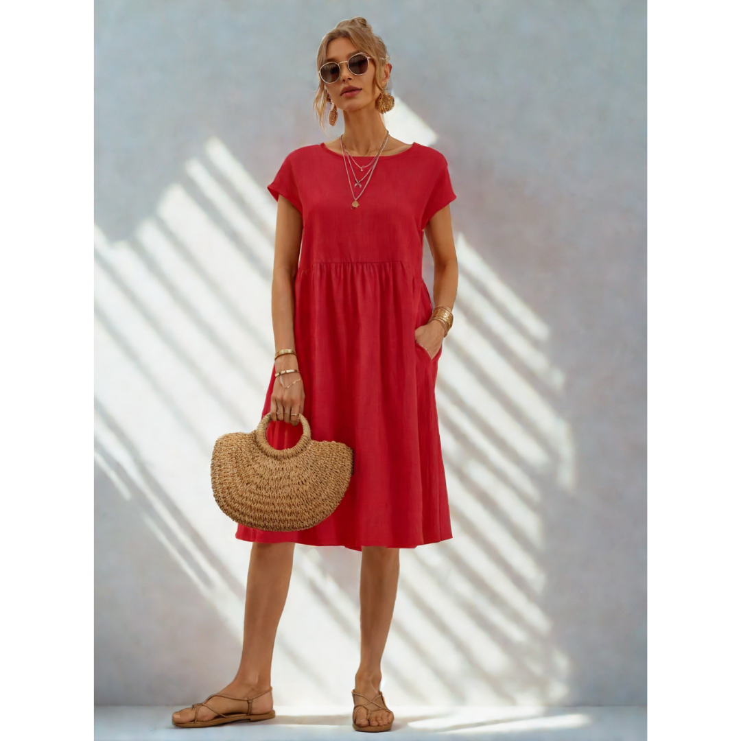 "Robe décontractée Lise, chic avec poches, style moderne en marine vibrant, idéale pour un look quotidien raffiné."