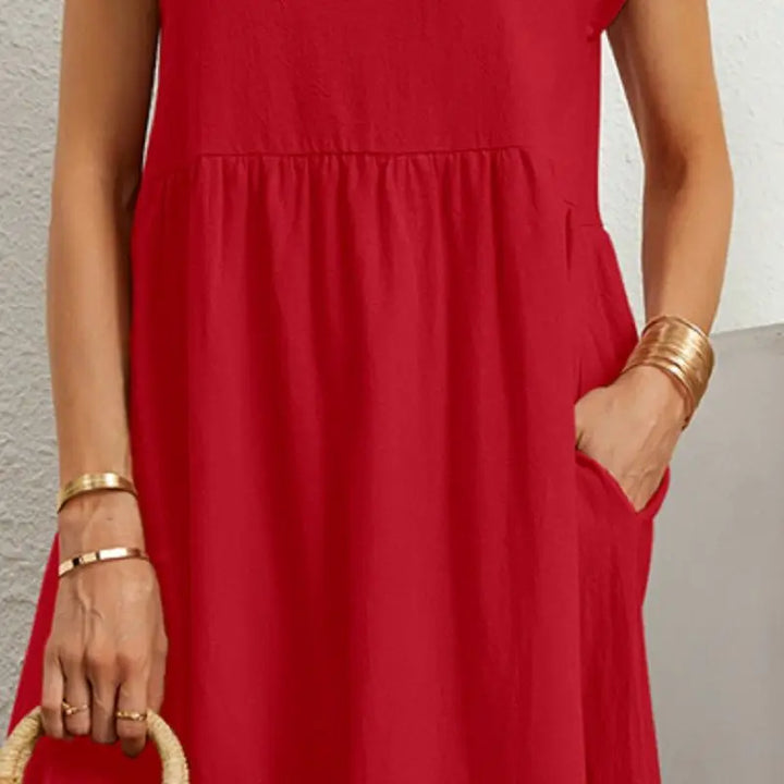 "Robe décontractée Lise, chic avec poches, style moderne en marine vibrant, idéale pour un look quotidien raffiné."