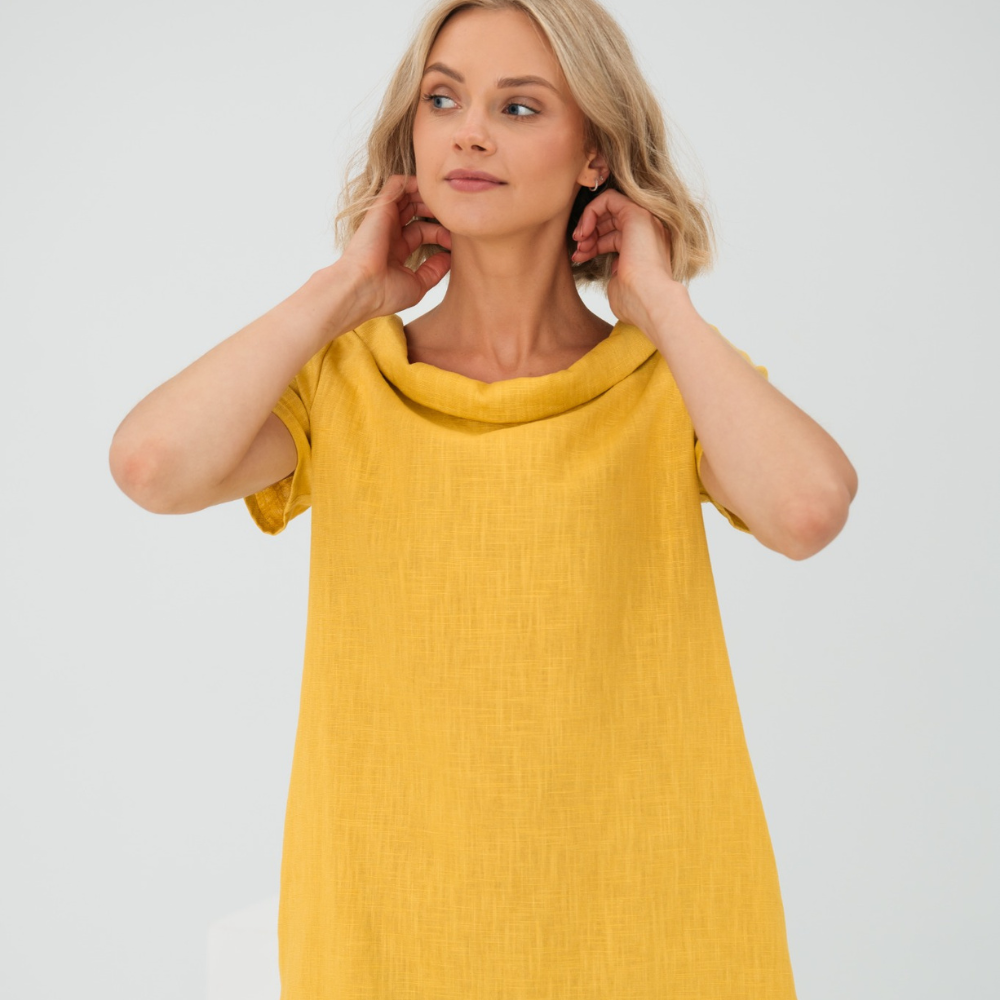 "Robe d'été en lin Alina, coupe en A, poches latérales, couleur naturelle, encolure en V, idéale pour les journées chaudes."