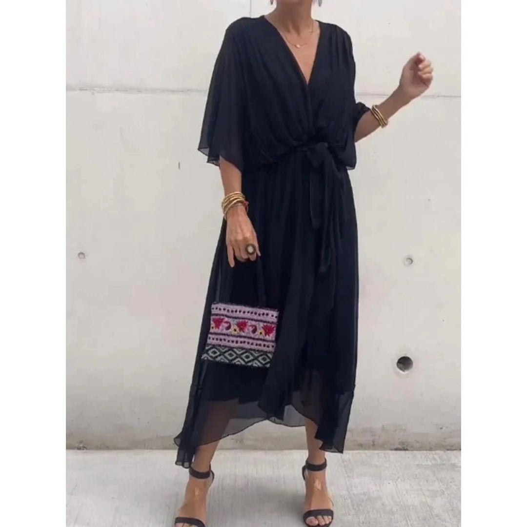 "Robe d'été en mousseline col V, coupe élégante, motif patchwork, style chic et confortable pour journées chaudes."