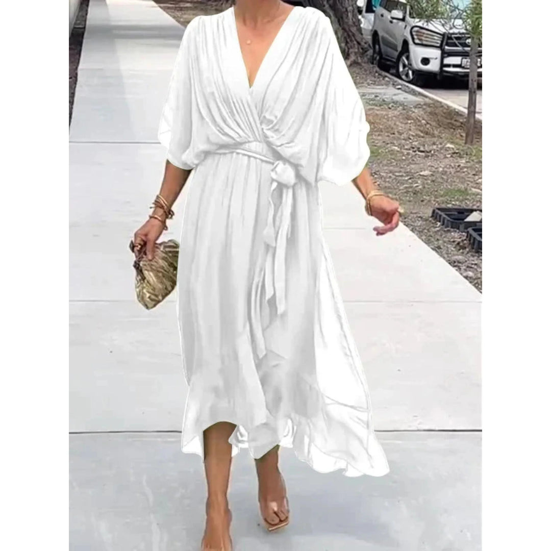 "Robe d'été en mousseline col V, coupe élégante, motif patchwork, style chic et confortable pour journées chaudes."