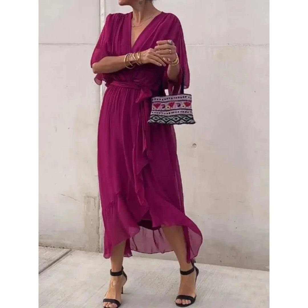 "Robe d'été en mousseline col V, coupe élégante, motif patchwork, style chic et confortable pour journées chaudes."