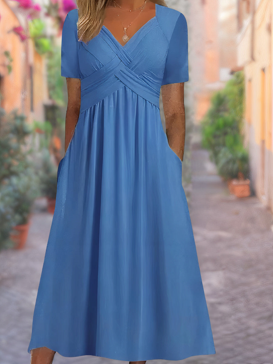 "Robe d'été féminine avec décolleté en V, manches courtes et silhouette portefeuille, confortable et élégante."