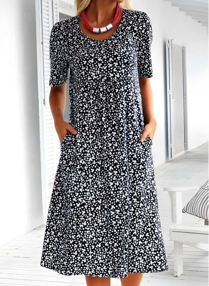 Robe d'été femme, tissu léger coloré, motifs élégants, idéal été. Robe moderne et confortable pour chaque occasion.