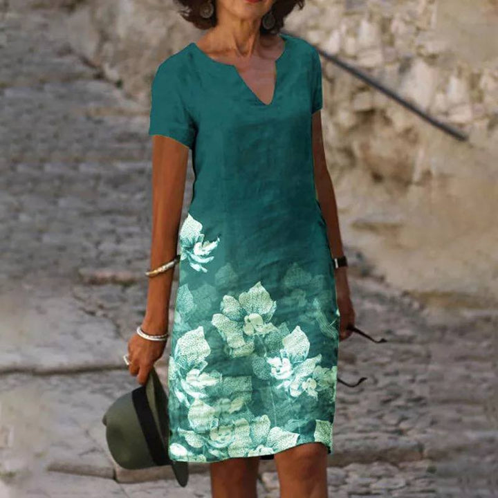 "Robe d'été fleurie Isabelle, légère et élégante, vue de face, avec coupe fluide et imprimé floral chic pour l'été."