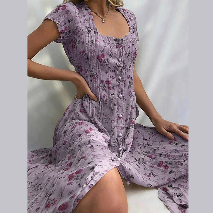Robe d'été fleurie, légère et élégante.  Imprimé floral, coupe flatteuse.  Parfait pour l'été.