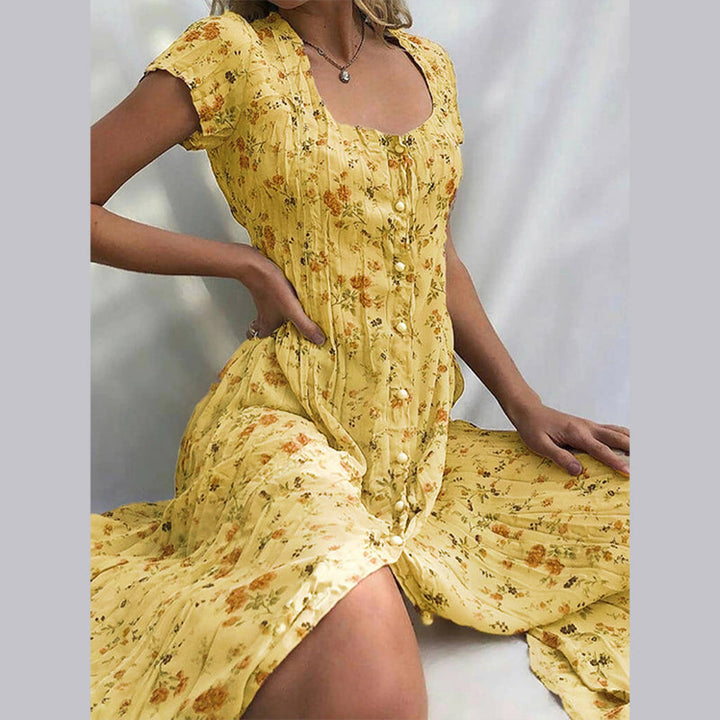 Robe d'été fleurie, légère et élégante.  Imprimé floral, coupe flatteuse.  Parfait pour l'été.