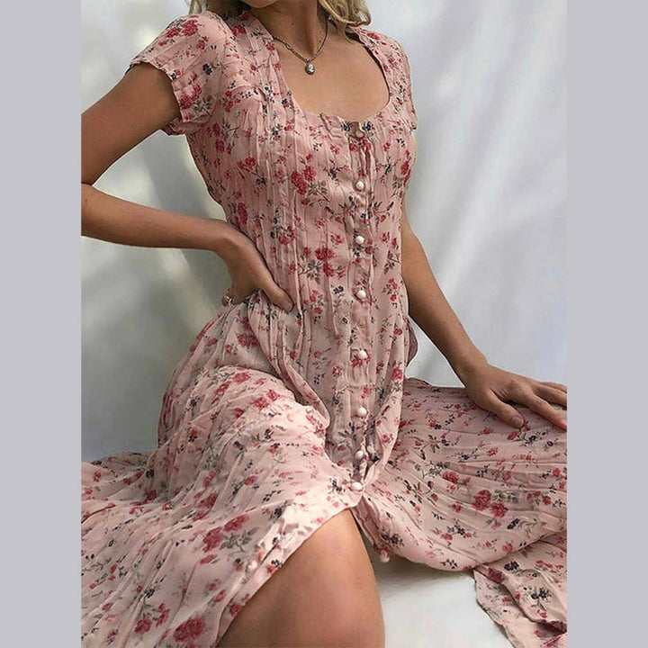 Robe d'été fleurie, légère et élégante.  Imprimé floral, coupe flatteuse.  Parfait pour l'été.