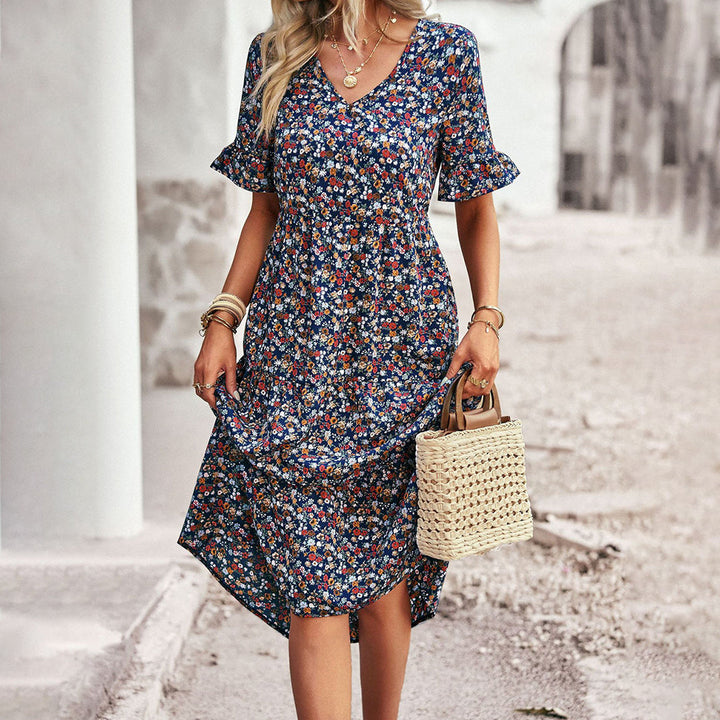 "Robe d'été fleurie vivante, tissu léger, imprimé floral vibrant, couleur abricot, parfaite pour sorties ensoleillées."