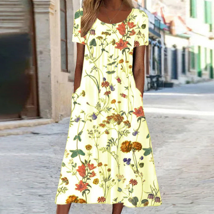 Robe d'été fluide, coupe élégante et confortable.  Motif floral.  Idéale pour l'été.