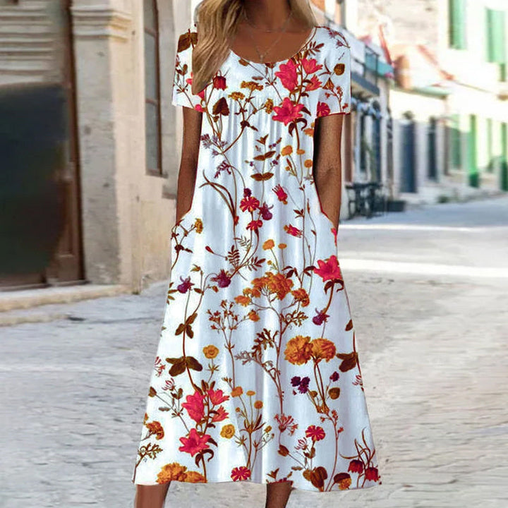 Robe d'été fluide, coupe élégante et confortable.  Motif floral.  Idéale pour l'été.