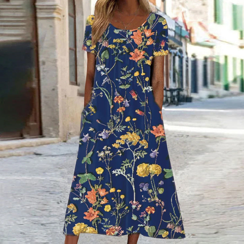 Robe d'été fluide, coupe élégante et confortable.  Motif floral.  Idéale pour l'été.