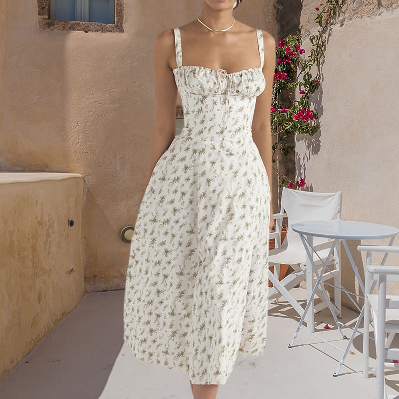 Robe d'été fluide et légère.  Coupe élégante et féminine.  Parfait pour l'été.