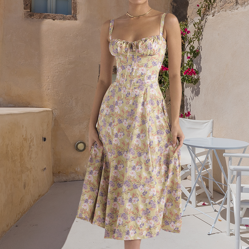 Robe d'été fluide et légère.  Coupe élégante et féminine.  Parfait pour l'été.