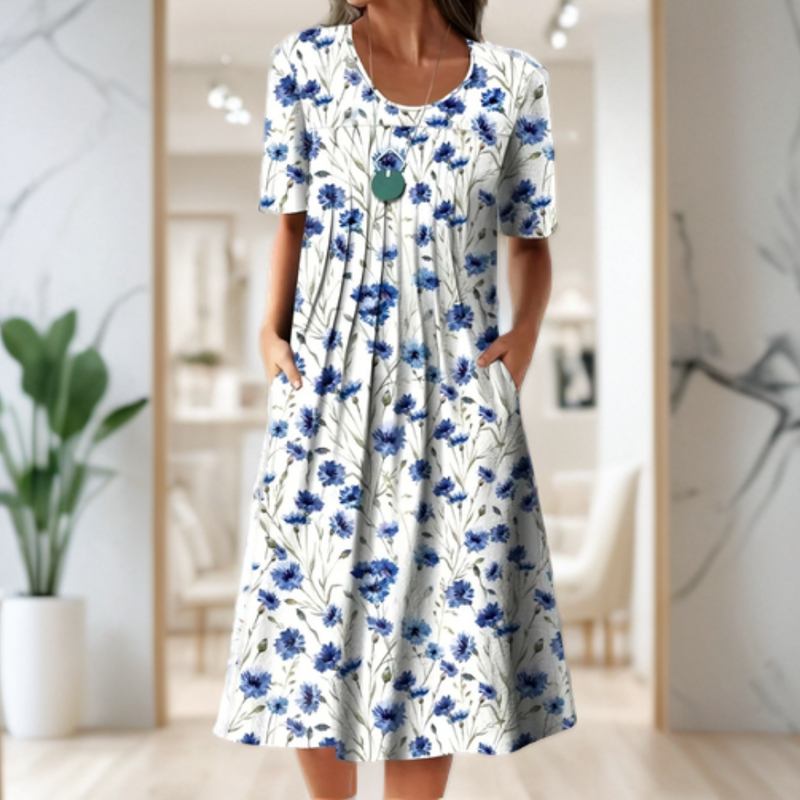 Robe d'été fluide, manches 3/4, imprimé élégant.  Coupe ample et confortable.