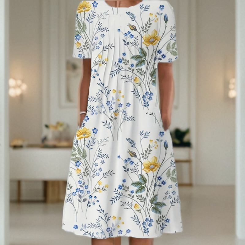 Robe d'été fluide, manches 3/4, imprimé élégant.  Coupe ample et confortable.