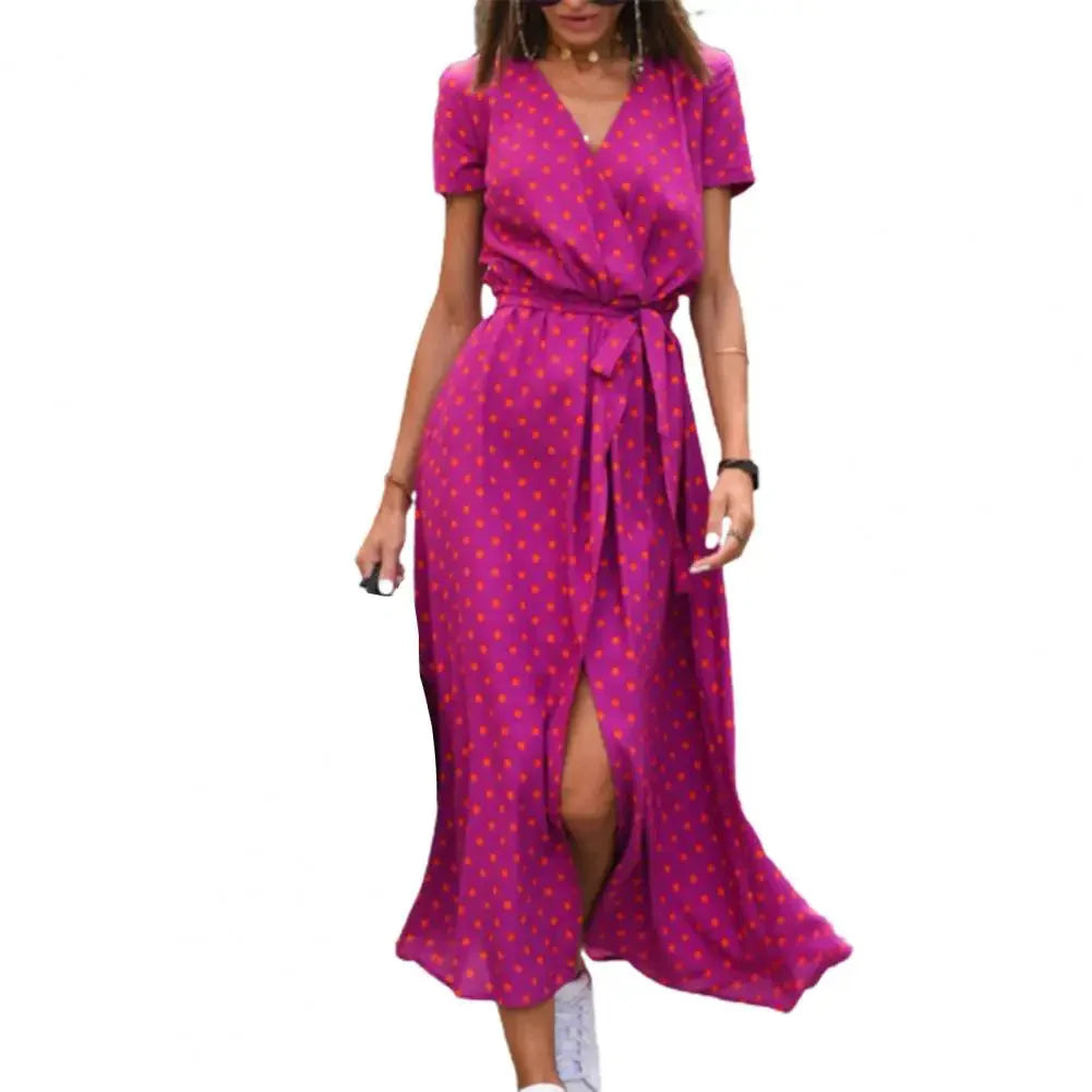 "Robe d'été mi-longue bleue pour femmes, élégante avec tissu léger et coupe sophistiquée, idéale pour saison estivale."