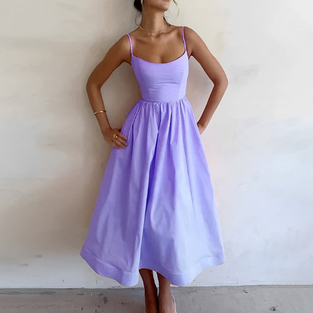 Robe d'été midi élégante sans manches, ligne A, flatteuse, intemporelle, féminine, idéale pour sorties estivales.