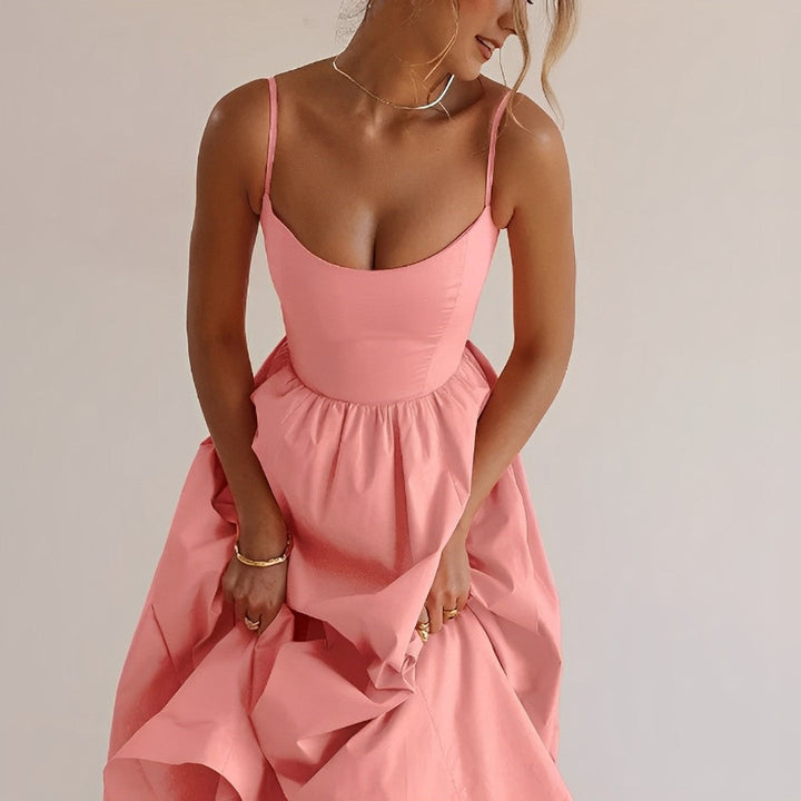 Robe d'été midi élégante sans manches, ligne A, flatteuse, intemporelle, féminine, idéale pour sorties estivales.