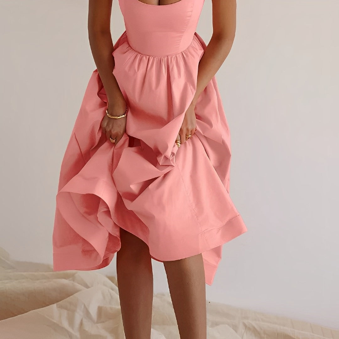 Robe d'été midi élégante sans manches, ligne A, flatteuse, intemporelle, féminine, idéale pour sorties estivales.