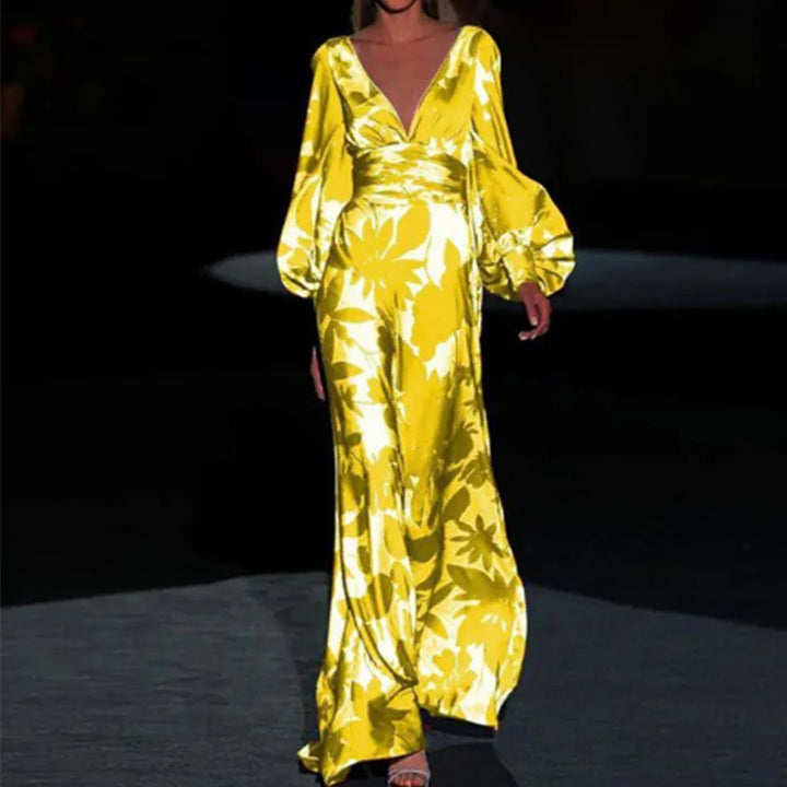 "Robe élégante à col V avec coupe ajustée et matière fluide, parfaite pour événements formels et sorties décontractées."