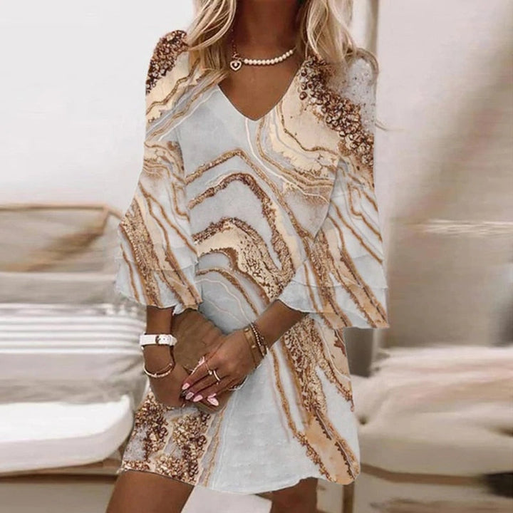 "Robe élégante Anaïs pour femme, imprimé moderne style chic en polyester avec coupe flatteuse, ajustée aux courbes féminines.