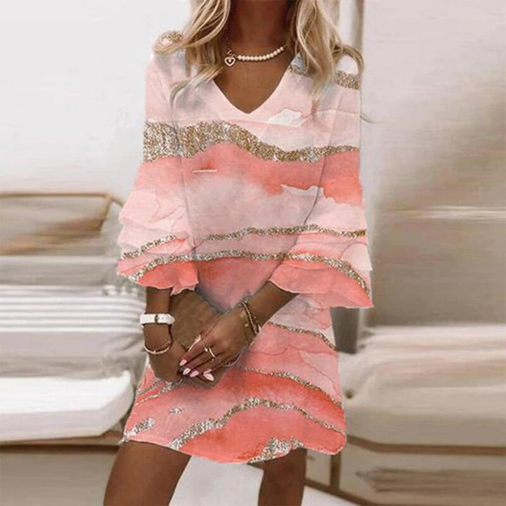 "Robe élégante Anaïs pour femme, imprimé moderne style chic en polyester avec coupe flatteuse, ajustée aux courbes féminines.