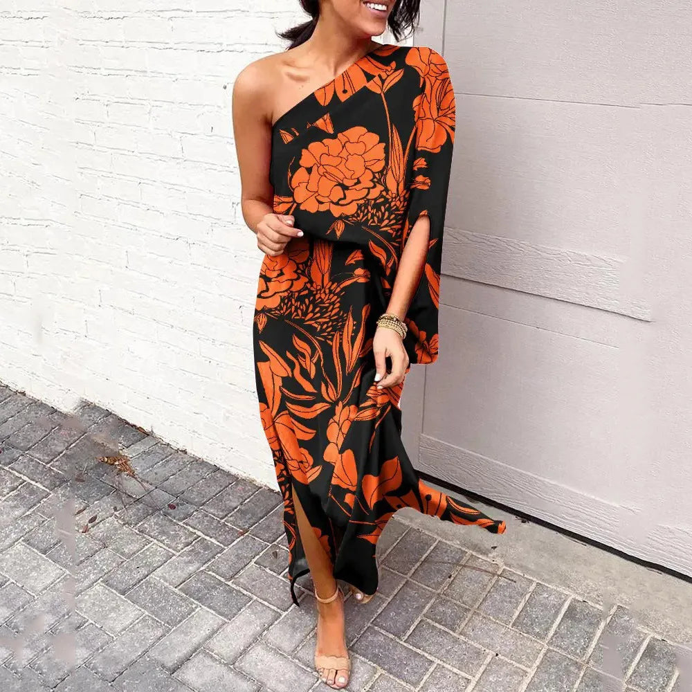 Robe élégante, épaules diagonales, coupe flatteuse, idéale cocktails et soirées.