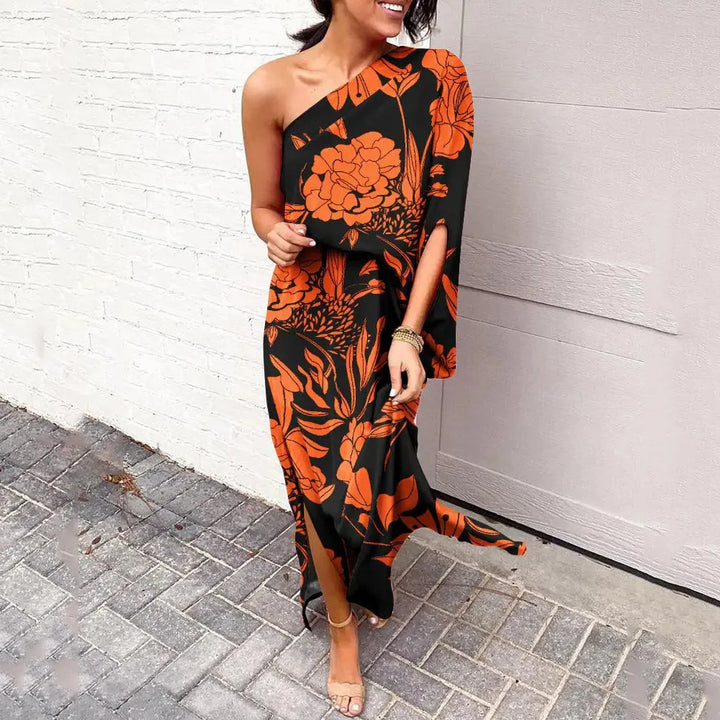 Robe élégante, épaules diagonales, coupe flatteuse, idéale cocktails et soirées.
