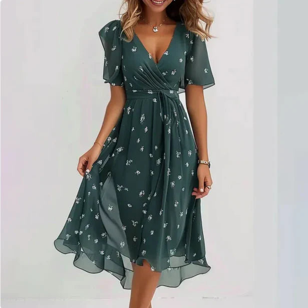 "Robe élégante femme à encolure en V, coupe ajustée, design chic pour occasions décontractées ou formelles."